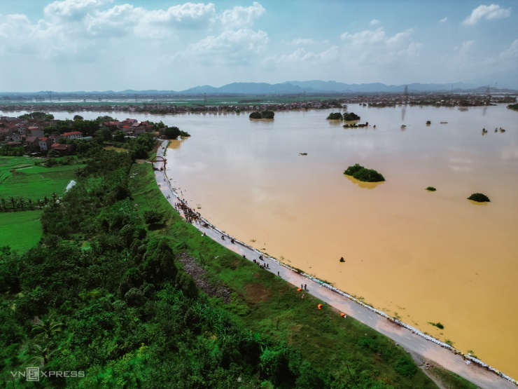 Bắc Ninh đắp hàng loạt đê ngăn lũ sông Cầu - 9