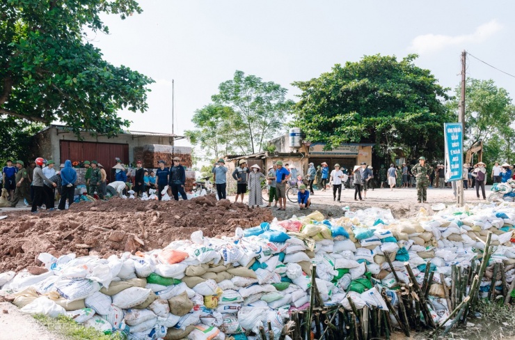 Bắc Ninh đắp hàng loạt đê ngăn lũ sông Cầu - 7