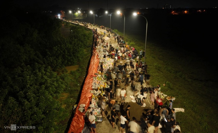 Bắc Ninh đắp hàng loạt đê ngăn lũ sông Cầu - 11