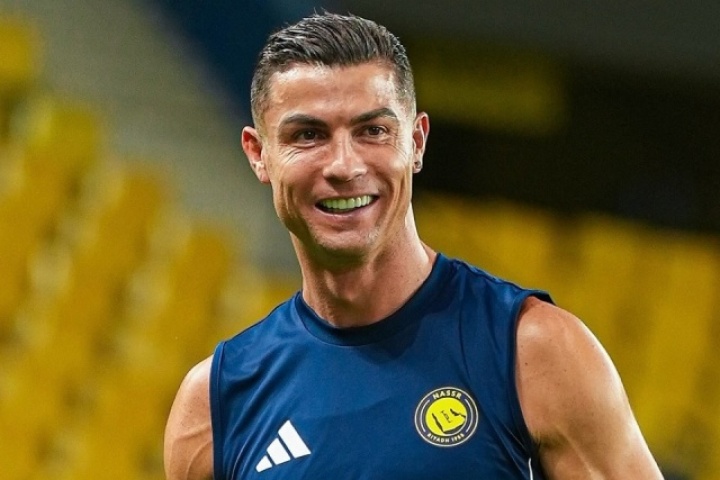 Tỷ phú bóng đá C. Ronaldo sợ hói đầu