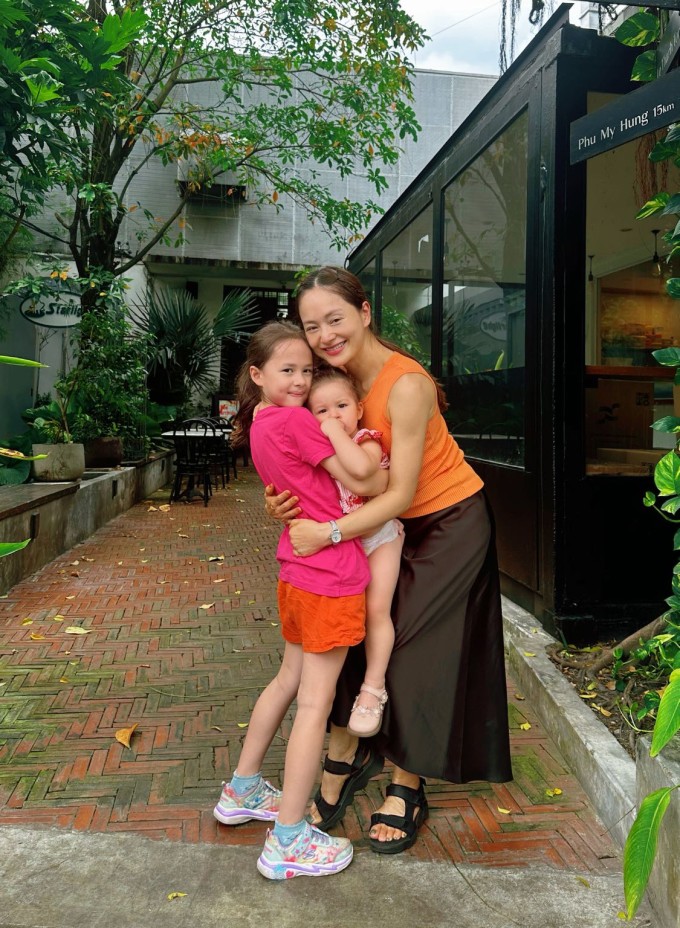 Lan Phương đăng ảnh các con trong bài viết tự động viên bản thân tối 9/10.