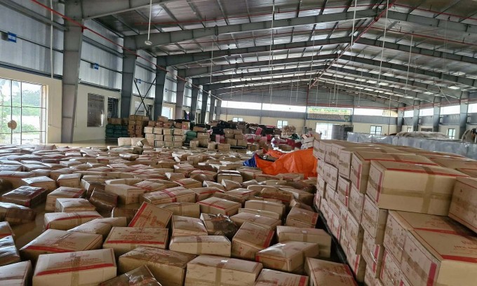 Kho xưởng của hợp tác xã miến Việt Cường ở xã Đồng Hỷ bị ngập nước, hỏng mất 200 tấn hàng hóa, chiều 8/10. Ảnh: Hợp tác xã Việt Cường