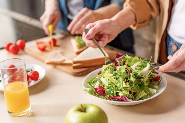 Giấm táo có thể hỗ trợ giảm cân ở mức nhẹ, nhưng không thể thay thế chế độ ăn uống và tập luyện.