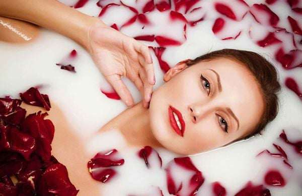 Như vậy có thể nói việc da có bị bắt nắng không phụ thuộc vào cách bạn chăm sóc và bảo vệ sau khi tắm, chứ không nằm ở bản chất của sữa.