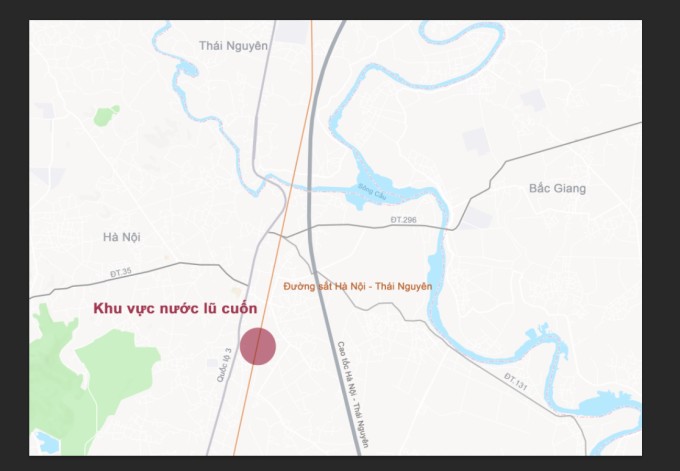 Vị trí đường sắt bị nước lũ cuốn nền đất. Đồ họa: Minh Thu