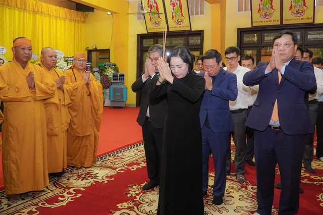 Phó Chủ tịch Quốc hội Nguyễn Thị Thanh làm trưởng đoàn các lãnh đạo Đảng, Nhà nước, MTTQ Việt Nam viếng trưởng lão hòa thượng Thích Trí Tịnh