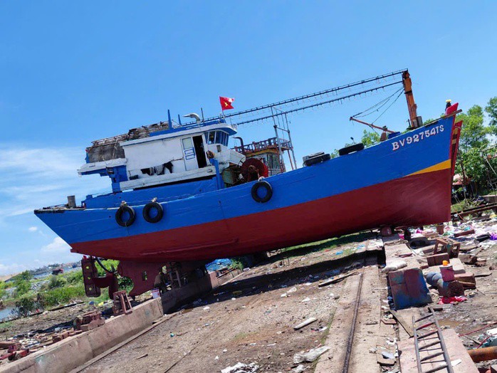 Hình ảnh tàu cá BV-92754-TS cùng 5 ngư dân mất tích