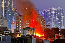 Tin tức trong ngày - Cháy lớn gần Bệnh viện Nhi Trung ương, nhiều xe cứu hỏa được huy động