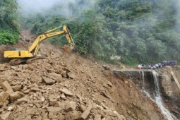 Tin tức trong ngày - 452 người thoát thảm kịch nhờ hành động không do dự của Công an Lào Cai