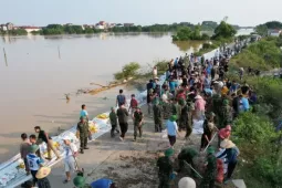 Tin tức trong ngày - Nước sông Cầu vượt báo động 3 hơn 2 mét, Hà Nội thông báo khẩn cấp di dời dân