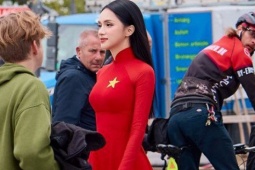 Hương Giang thu hút ánh nhìn khi diện áo dài trên đường phố châu Âu