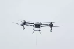 Tin tức trong ngày - Dùng drone vận chuyển hàng tấn lương thực hỗ trợ người dân vùng lũ bị cô lập ở Bắc Ninh