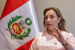 Quốc hội Peru phế truất nữ tổng thống đầu tiên
