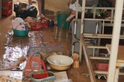 Vụ từ chối cứu trợ sinh viên ở Thái Nguyên: Trường đình chỉ nhân viên nhà ăn