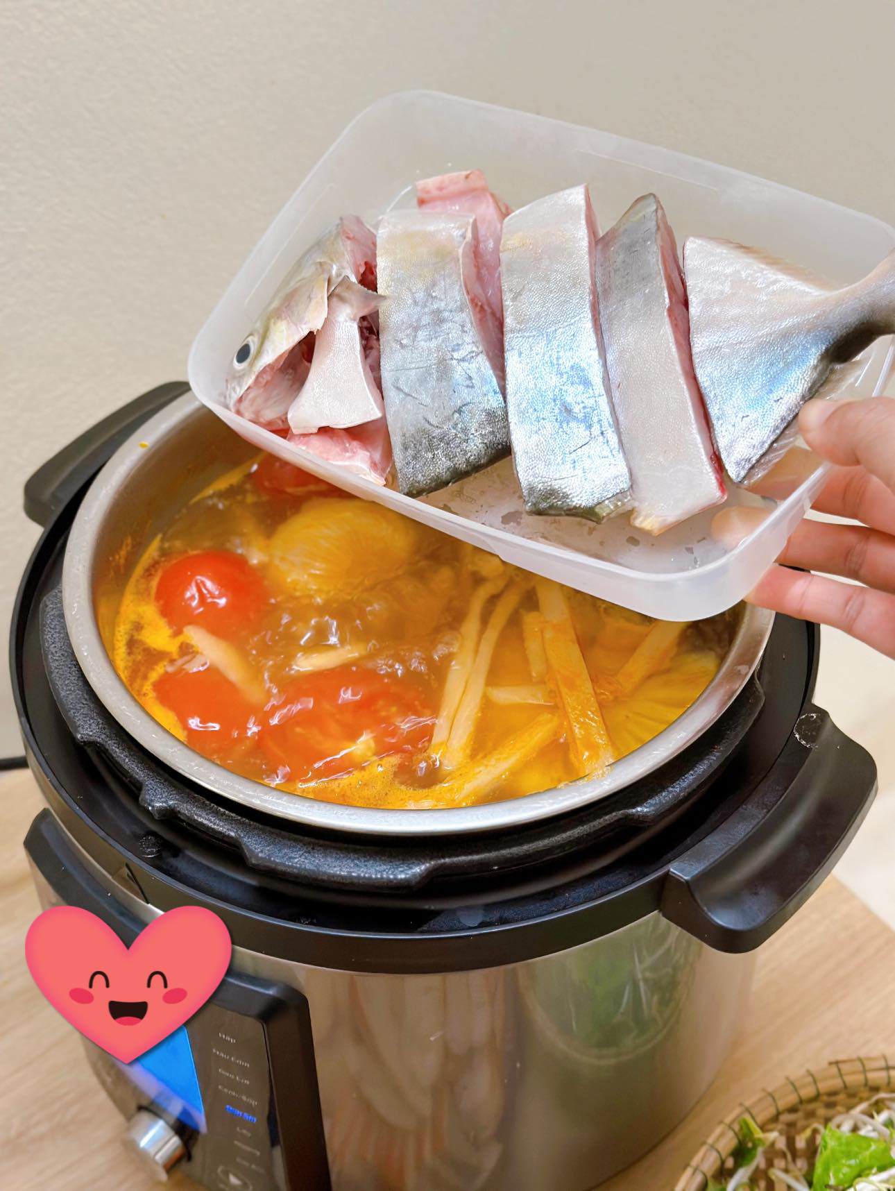 Cho cá và bắp cải, chả cá vào nấu chín nữa là xong.