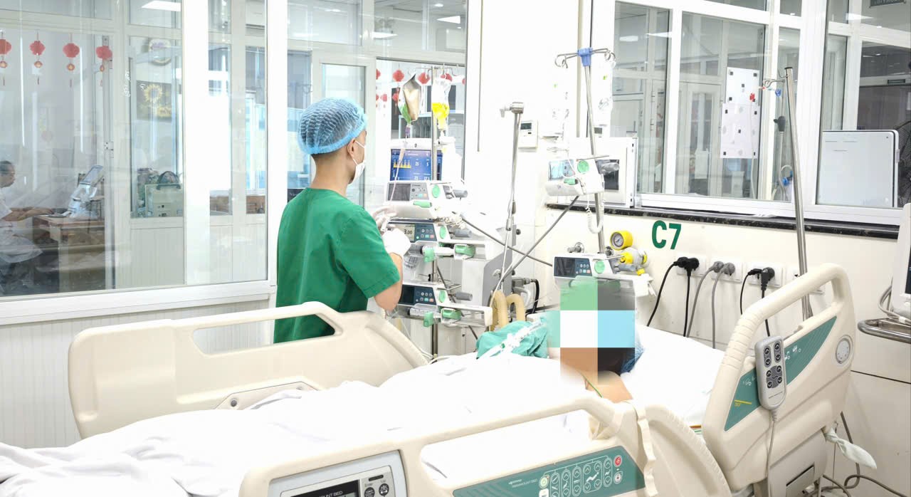 Bệnh nhân nguy kịch do sốt xuất huyết. 