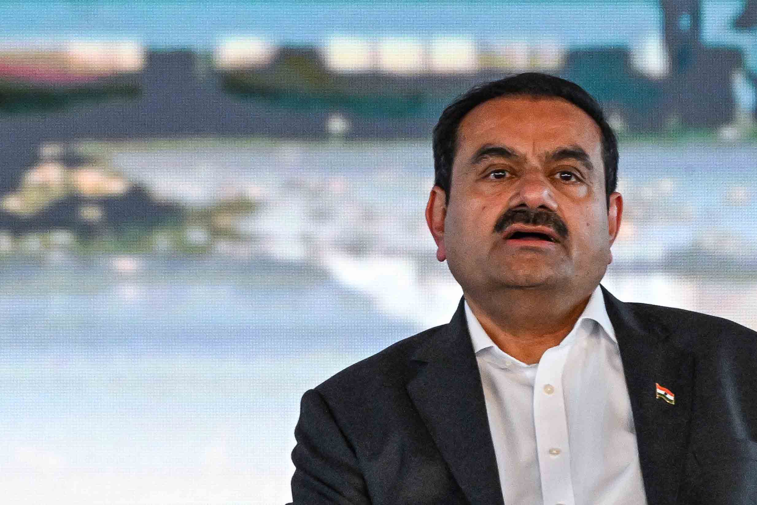 Ở vị trí thứ 2 là ông trùm cơ sở hạ tầng Gautam Adani với khối tài sản 92 tỷ đô la được chia sẻ với gia đình.