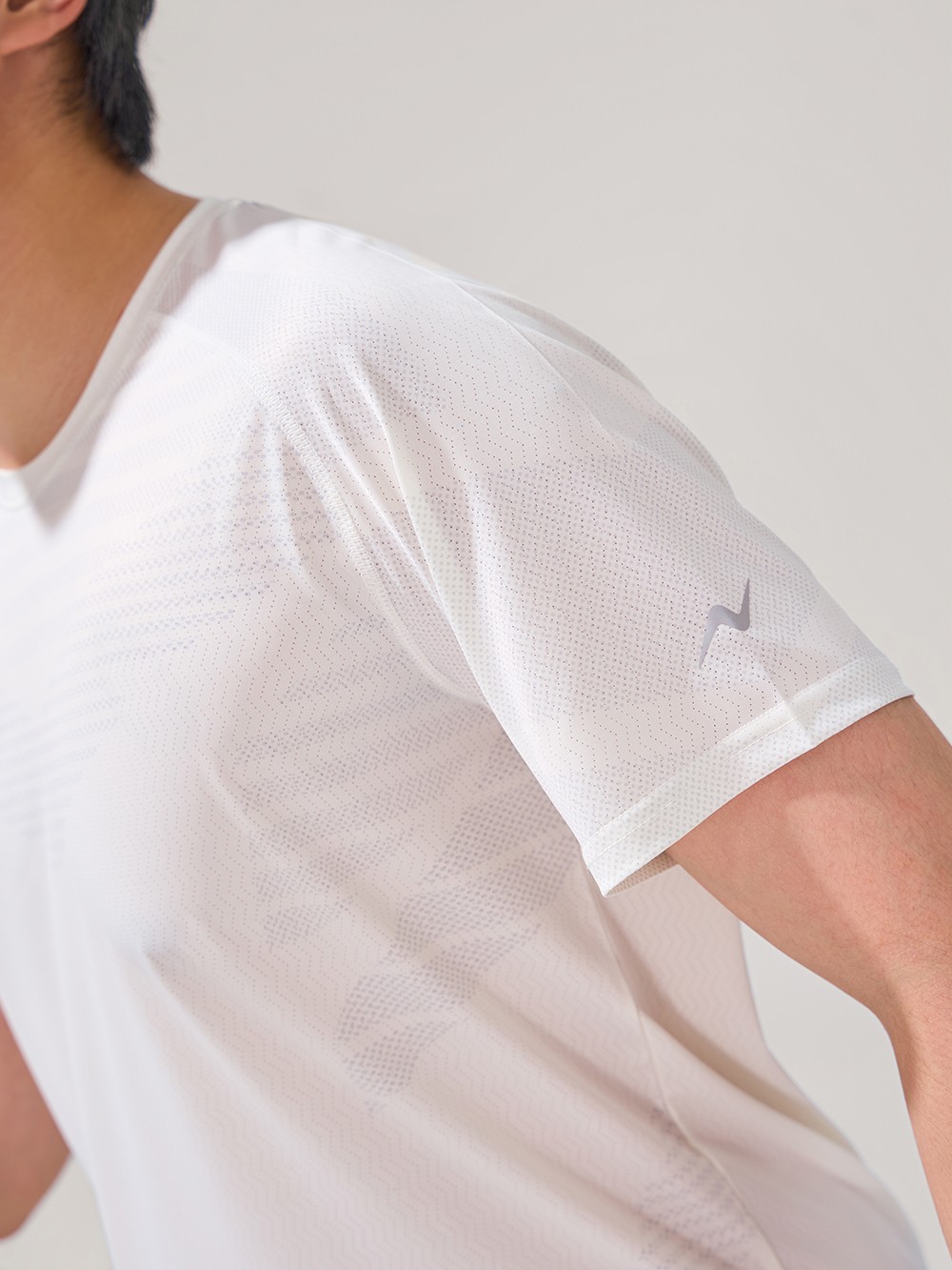 Thông điệp “Freedom in Motion” thể hiện triết lý thương hiệu: Tự do trong từng chuyển động.