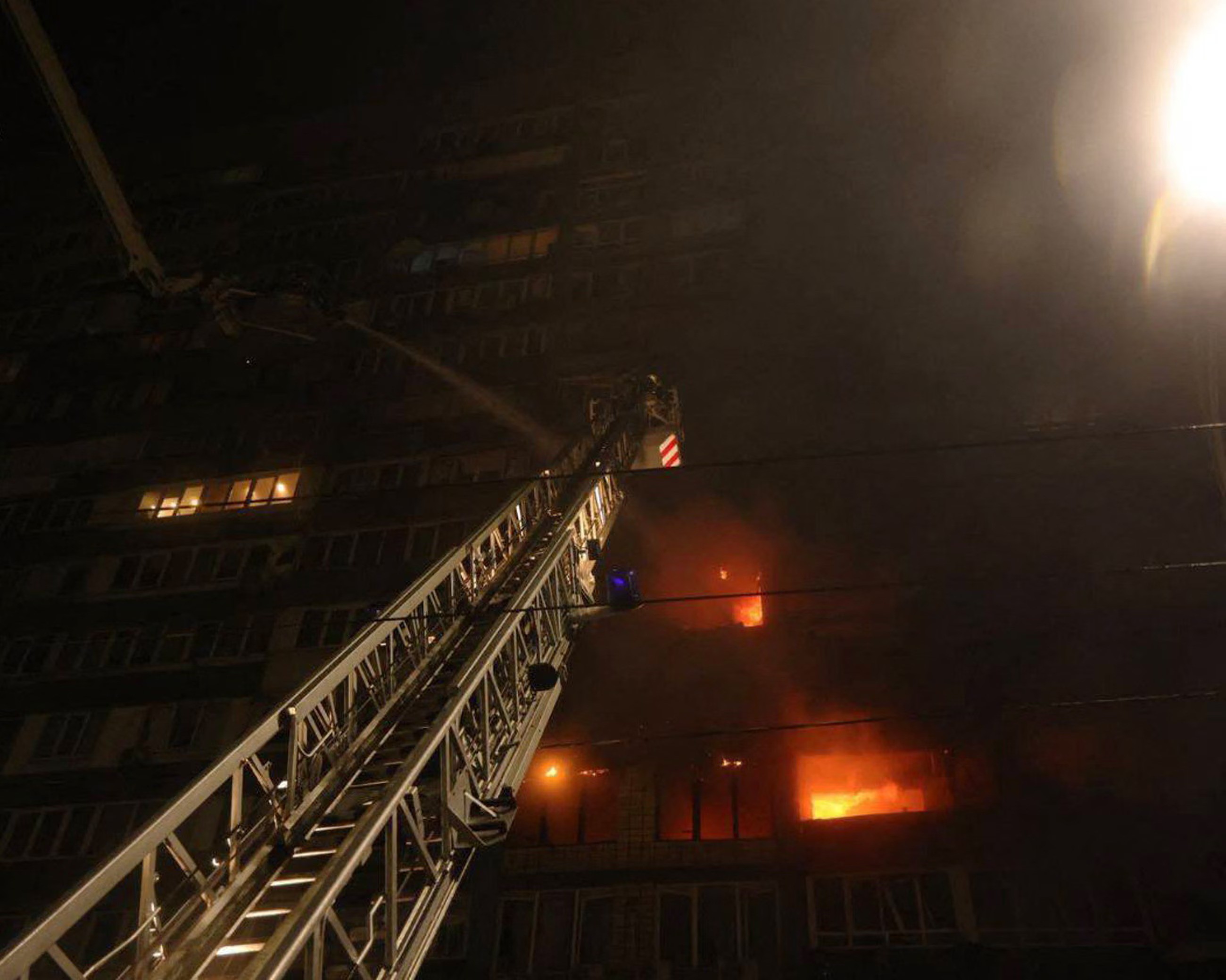 Kiev chìm trong bóng tối sau đòn tập kích của quân đội Nga (ảnh: Reuters)