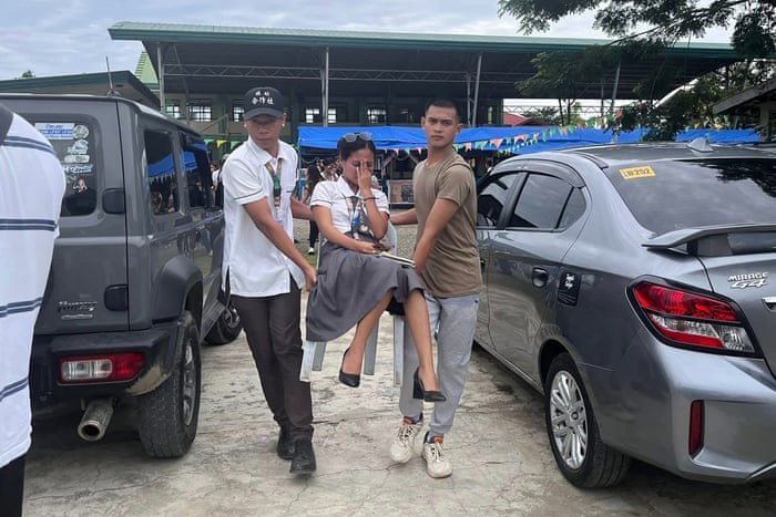 Học sinh được sơ tán do động đất ở Philippines. Ảnh: Getty
