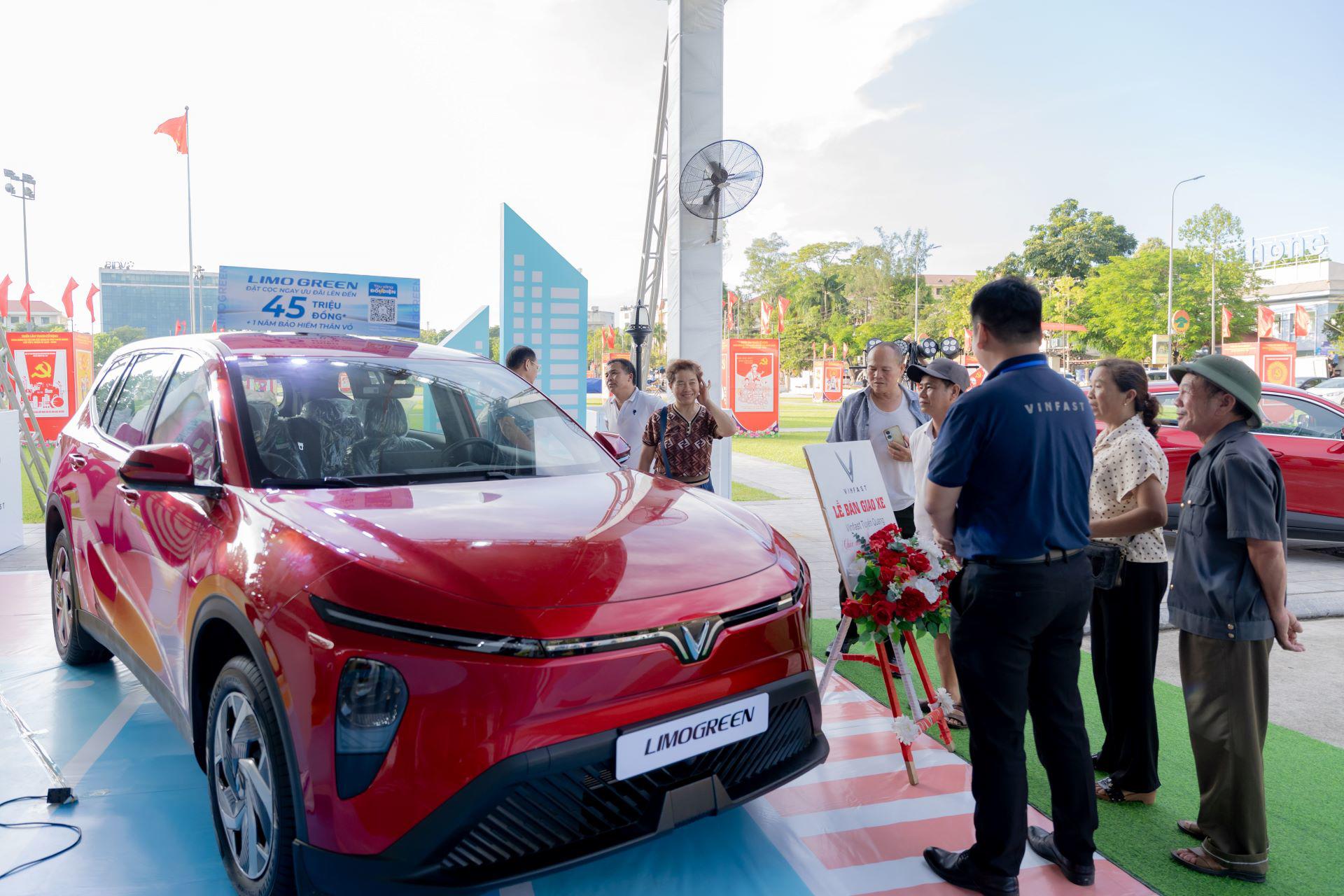 Limo Green: Mẫu xe “trời sinh một cặp” cho các tài xế dịch vụ” - 2