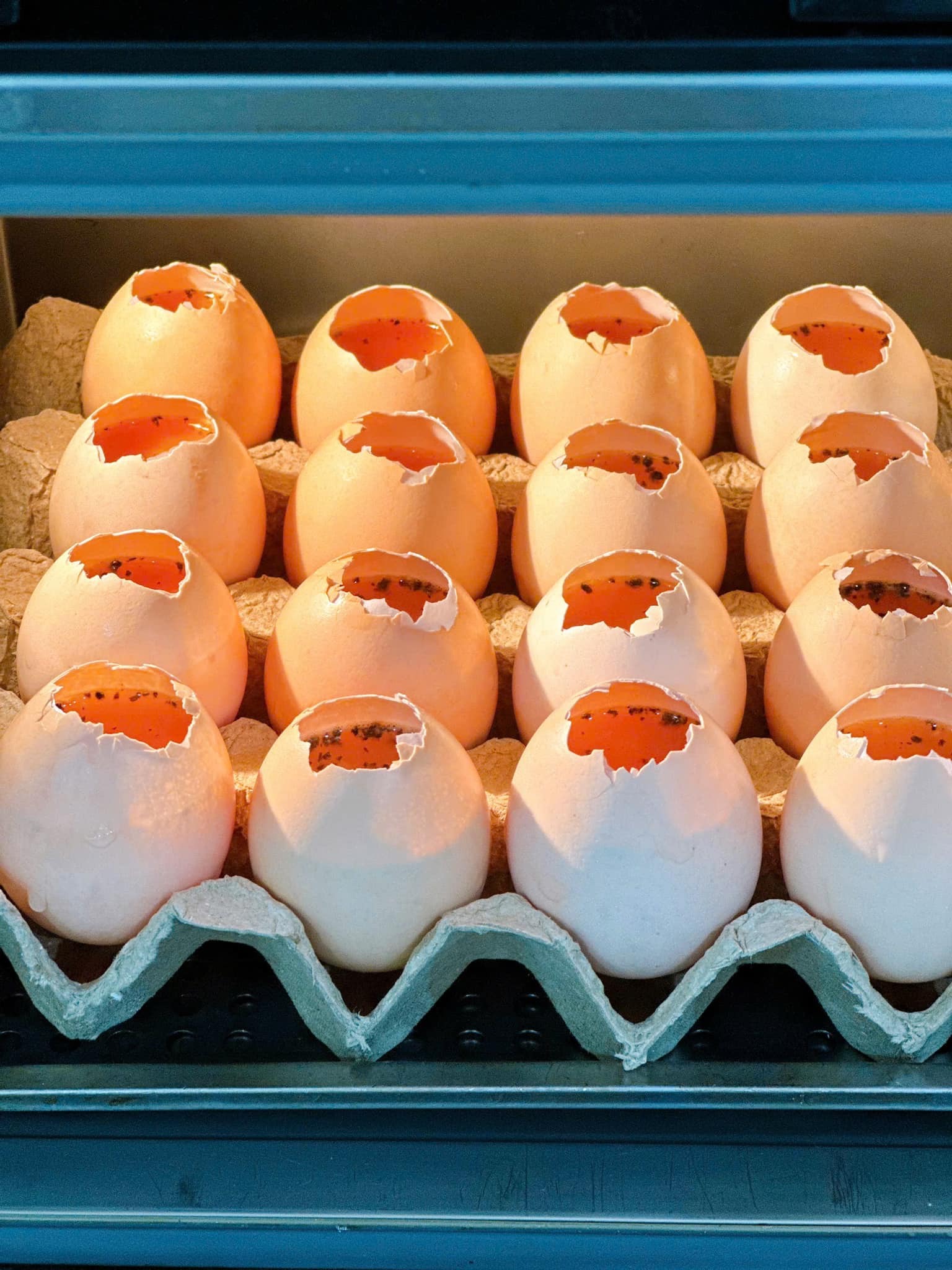 Hấp 80℃&nbsp;trong 20 phút rồi chuyển qua nướng 100℃ trong 20 phút nữa là hoàn thiện.