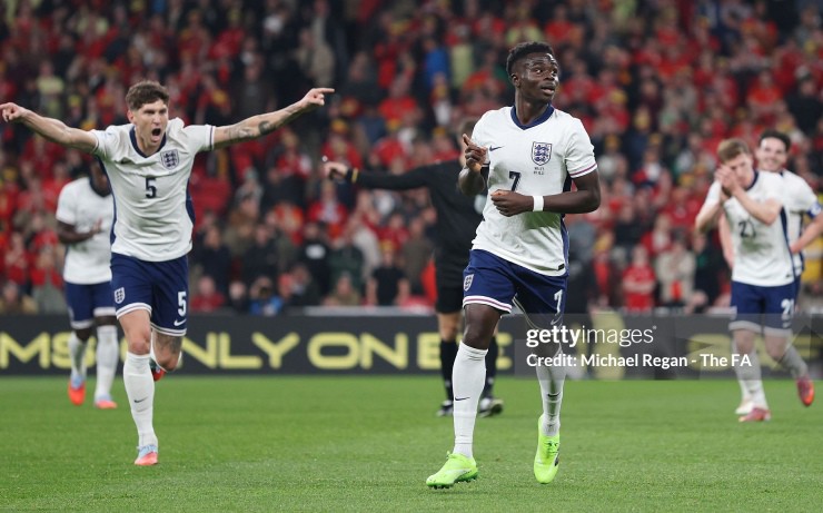 ĐT Anh thắng tưng bừng với 3 bàn trong 20 phút đầu