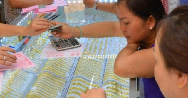 Giá vàng hôm nay, 10-10: Rơi thẳng đứng