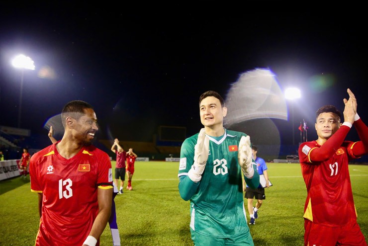 Chiến thắng không trọn vẹn của Văn Lâm