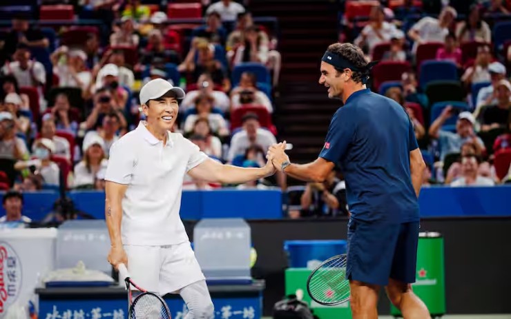 Huyền thoại 44 tuổi cũng không quên trải lòng với nữ đồng nghiệp Trịnh Khiết: “Dù chúng ta không cần luyện tập nhiều như họ, nhưng chỉ cần nhìn thấy niềm đam mê trong những buổi tập luyện, tôi hy vọng họ có thể giữ mãi điều đó sau những trận đấu như thế này”