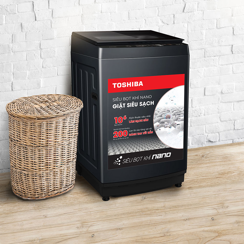 Máy giặt Toshiba lồng đứng 12kg AW-DUK1300KV (MK) sở hữu khối lượng giặt lớn nhưng vẫn giữ được vẻ ngoài nhỏ gọn, tinh tế, phù hợp với nhiều không gian sống, đặc biệt là căn hộ chung cư có diện tích nhỏ