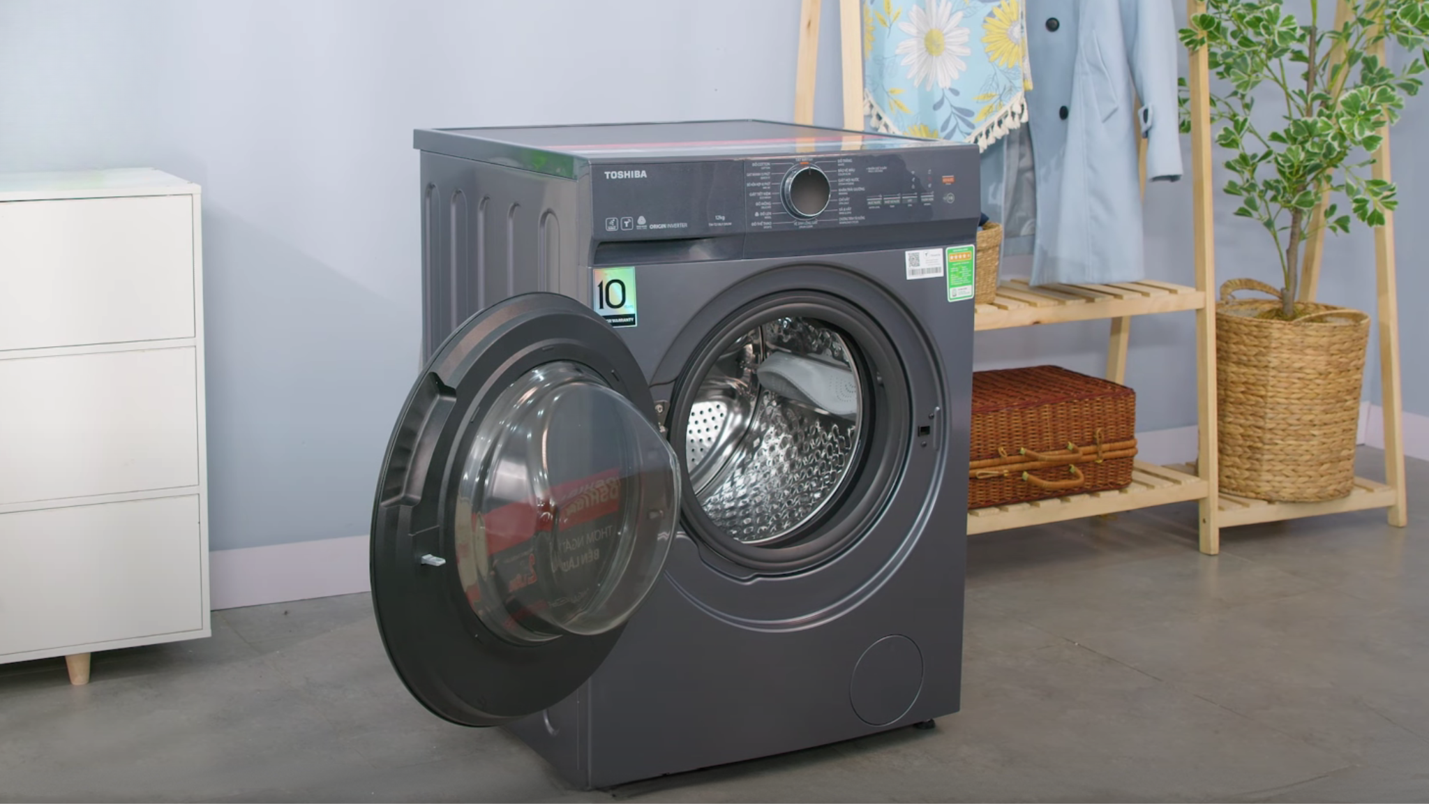 Với ứng dụng TSmartLife trên máy giặt lồng ngang Toshiba 12kg, người dùng có thể tùy chỉnh chế độ giặt và hẹn lại thời gian giặt từ xa, dễ dàng thích ứng với mọi thay đổi trong lịch trình hằng ngày