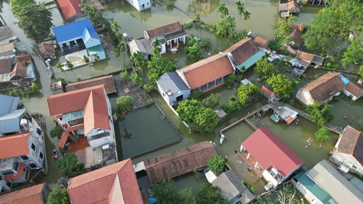 Những ngôi nhà trong biển nước ở ngoại thành Hà Nội - 1