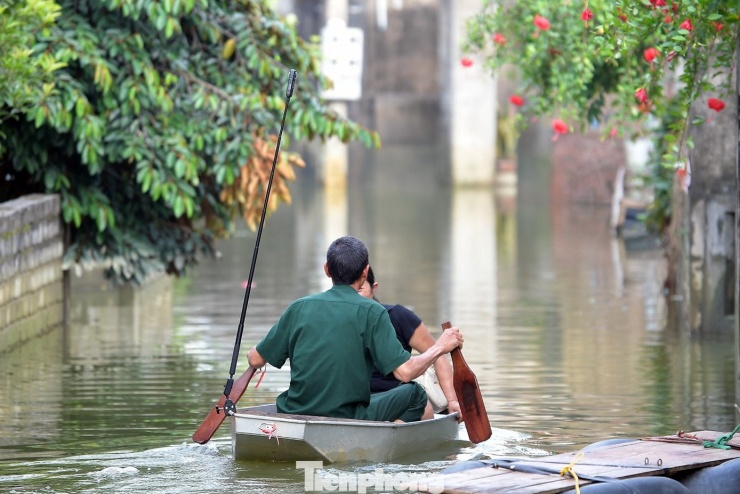 Những ngôi nhà trong biển nước ở ngoại thành Hà Nội - 8