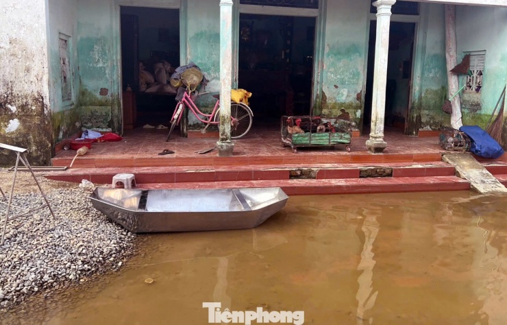 Những ngôi nhà trong biển nước ở ngoại thành Hà Nội - 10