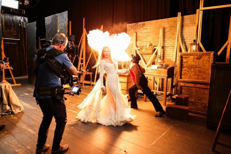 &#39;Bữa tiệc&#39; thời trang của Taylor Swift trong MV mới - 1