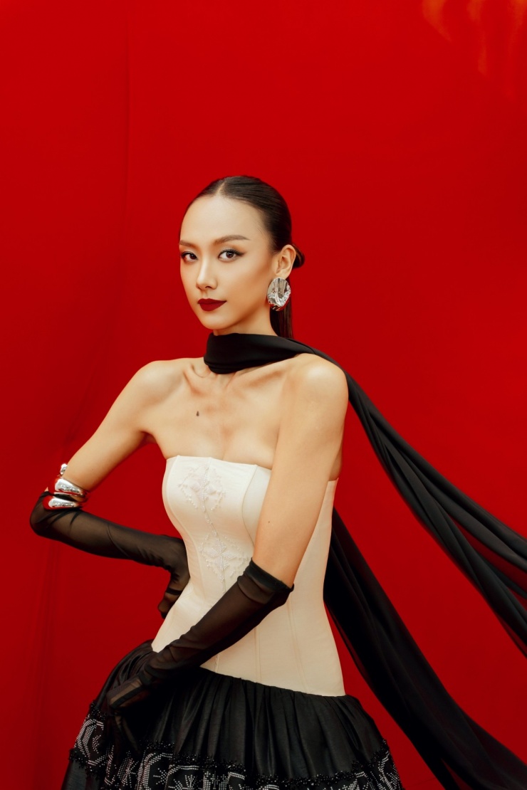 Không phải là gương mặt quá nổi bật ở các vòng thi, Vũ Mỹ Ngân vào top 3 nhờ việc tỏa sáng đúng lúc trong các thử thách, luôn giữ vị trí an toàn, không rơi vào vòng nguy hiểm.