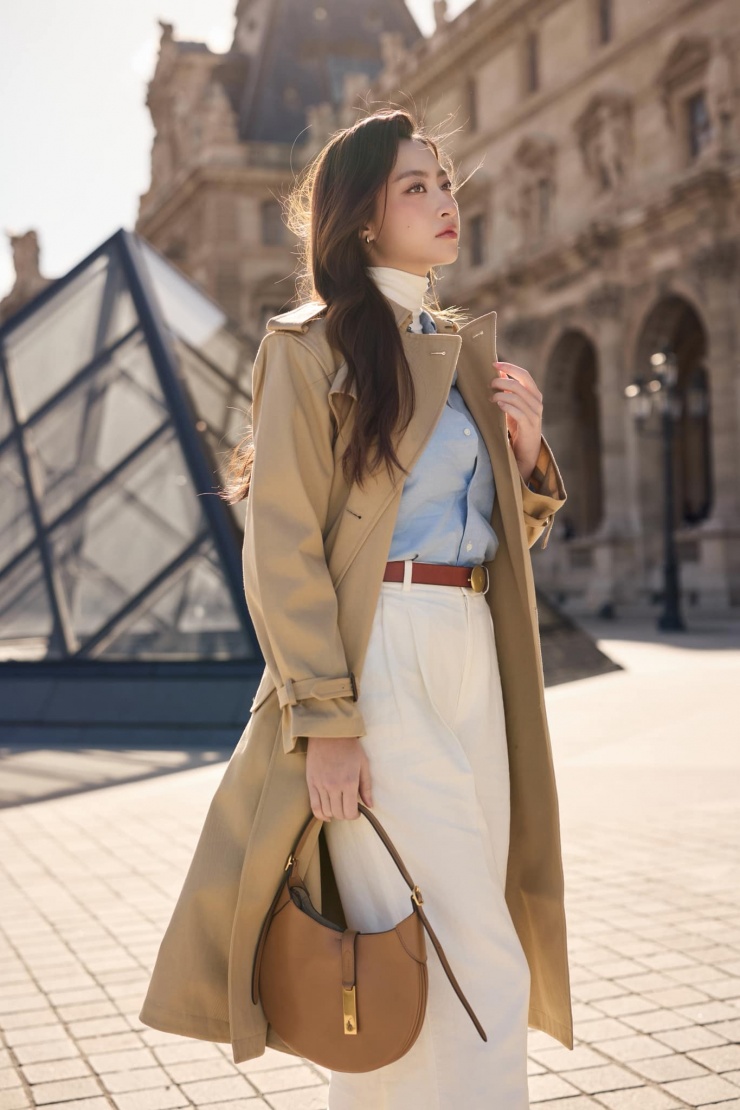 Lương Thùy Linh cho rằng "Effortless fall layers with Ralph Lauren staples" (Tạm dịch: Những lớp trang phục thu đơn giản với các sản phẩm chủ lực của Ralph Lauren".