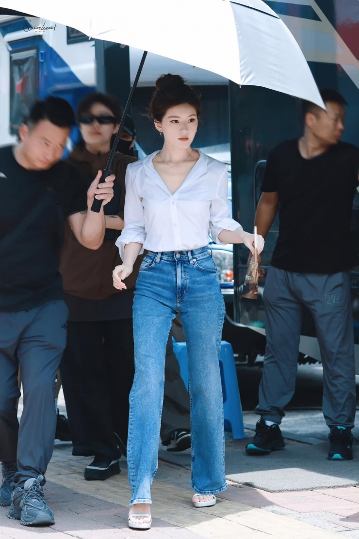 Lý Nhất Đồng bị nghi sao chép phong cách của Triệu Lộ Tư, thực hư thế nào? - 6