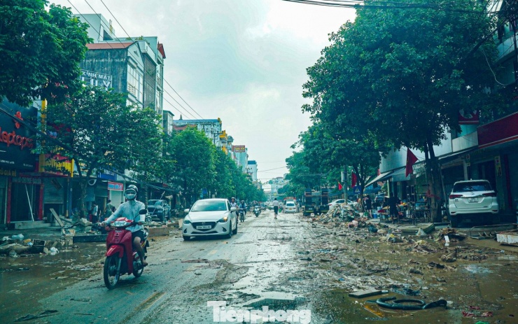 Nước rút, rác thải chất đống khắp đường phố Thái Nguyên - 1