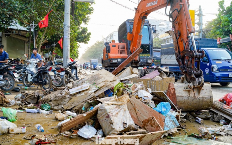 Nước rút, rác thải chất đống khắp đường phố Thái Nguyên - 4