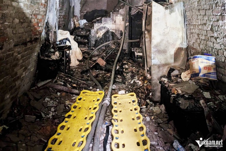 Hiện trường vụ cháy nhà khiến 5 người tử vong ở Hà Nội - 4