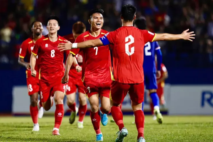 Xuân Mạnh (7) là cầu thủ xuất sắc nhất trong trận tuyển Việt Nam thắng khách Nepal 3-1. Ảnh: CCT.