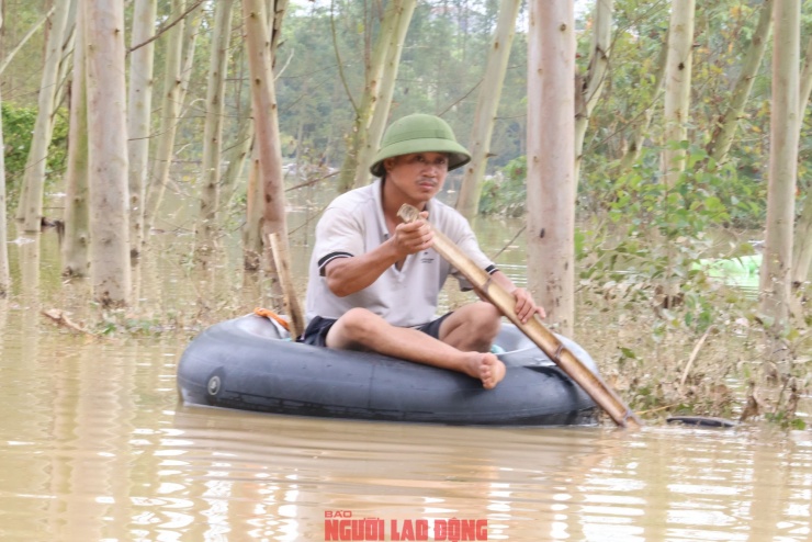 Những gương mặt lo lắng của người dân xã Tiên Lục