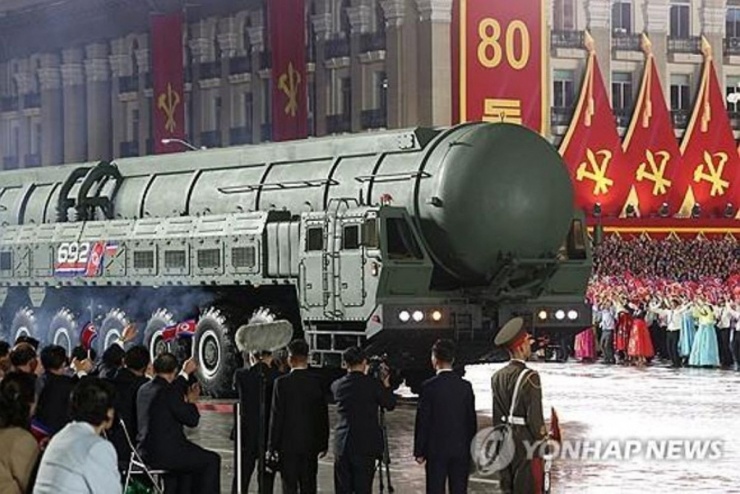 Lễ duyệt binh kỷ niệm 80 năm thành lập đảng Lao động Triều Tiên. Ảnh: KCNA