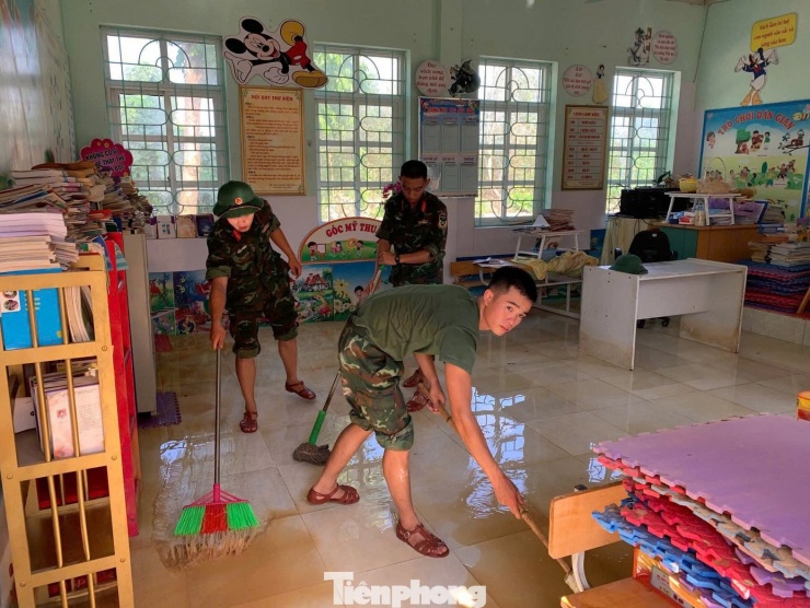 ‘Phơi chữ’ giữa rốn lũ Lạng Sơn - 9