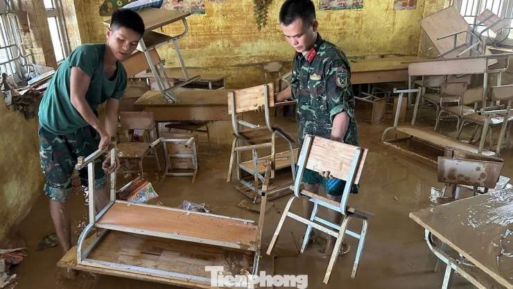 ‘Phơi chữ’ giữa rốn lũ Lạng Sơn - 10