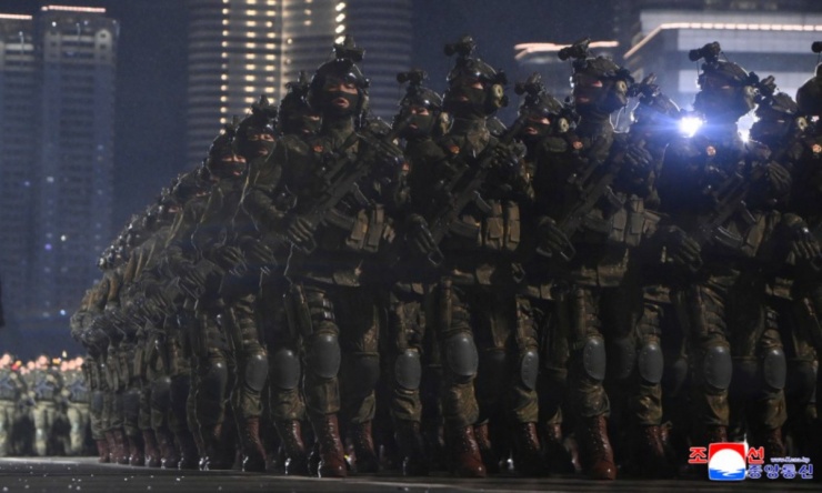 Triều Tiên thường tổ chức duyệt binh với quy mô khác nhau để kỷ niệm quốc khánh, ngày thành lập Đảng Lao động và quân đội, ngày chiến thắng 27/7 và sinh nhật các cố lãnh đạo.