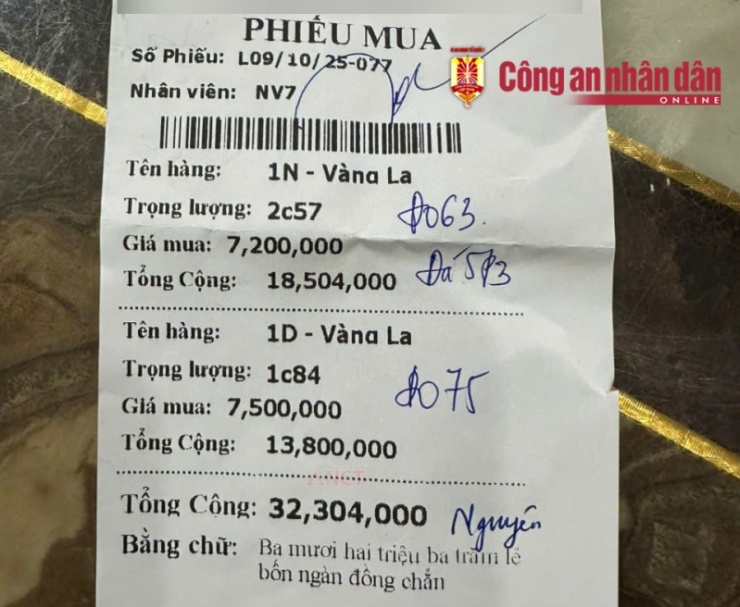 Phiếu mua vàng mà Phát mang đến tiệm bán. 
