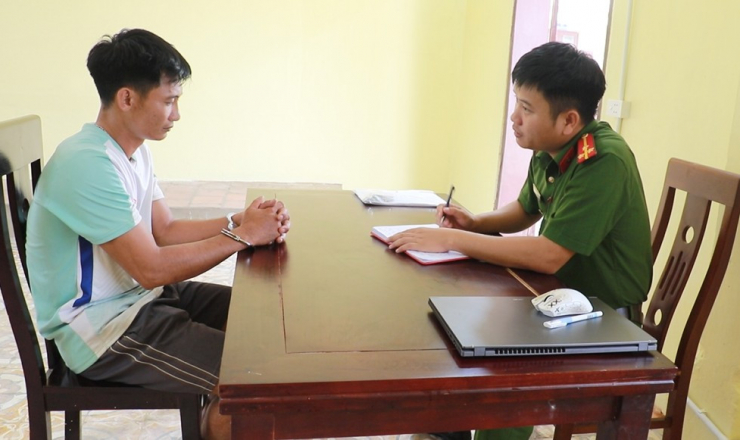 Công an lấy lời khai Nguyễn Viết Phương